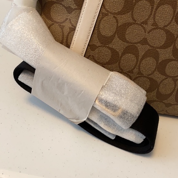 Coach Signature Baby Bag iM/Chalk NWT - Picture 3 of 11